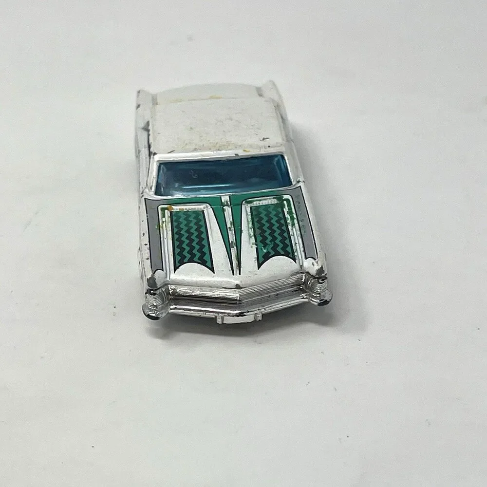 Vintage Hot Wheels ‘64 Buick Rivera 2001 Mattel Rare Diecast White‎ & Green Car